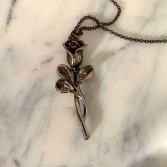 3/$25 ⭐️ Vintage Silver Rose Pendant Necklace - Picture 1 of 2